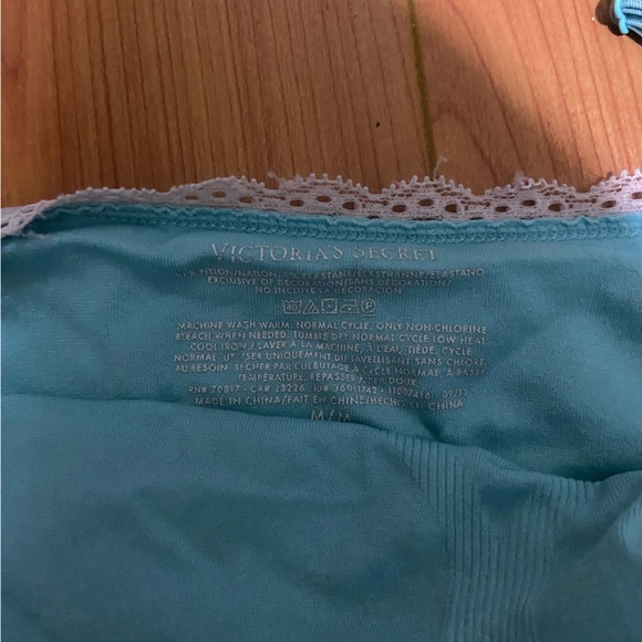 Victoria’s Secret turquoise tank top - Picture 3 of 3